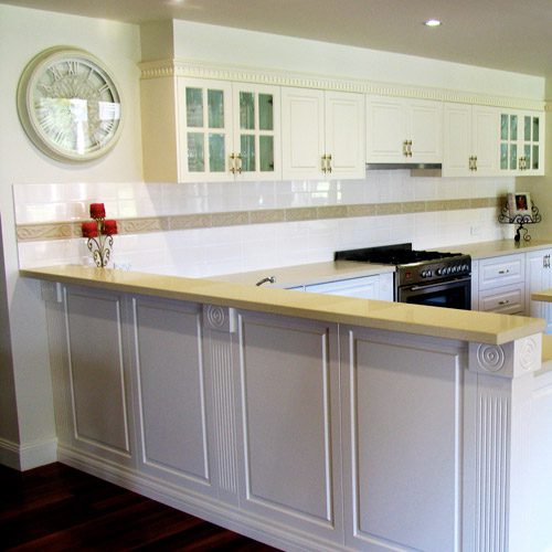 classic kitchen splashback cabinets